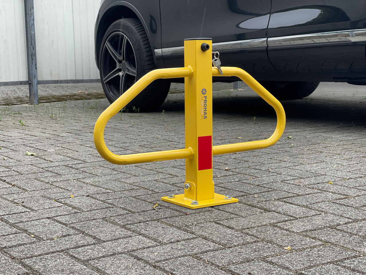 Parkplatzsperre mit Schloss