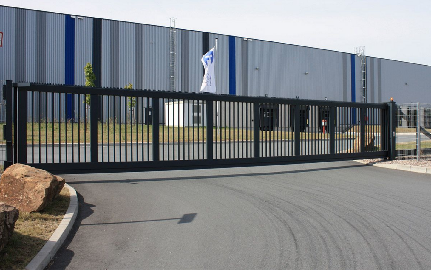 Industrieschiebetor SecurStar 500 inkl. E-Antrieb