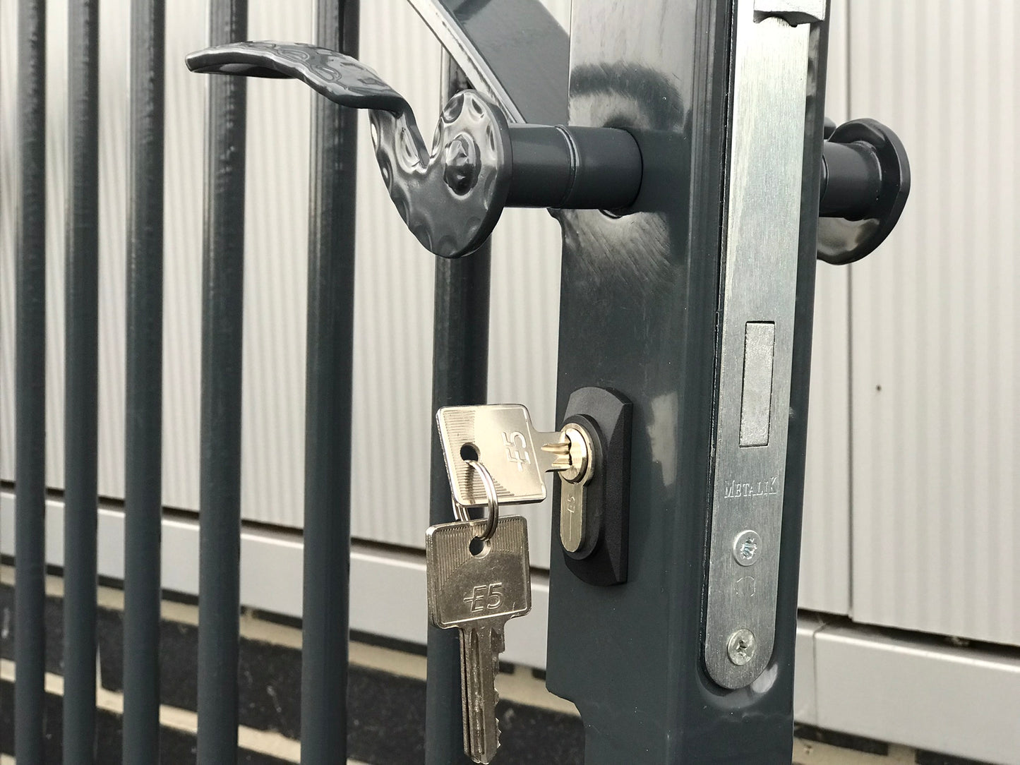 Rundbogentor "Mia" inkl. 2 Pfosten und Zubehör