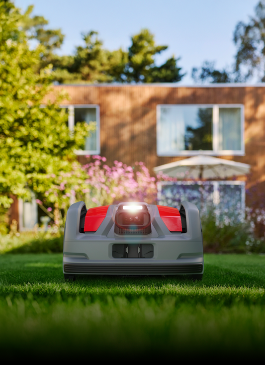CRAMER AiConic Mähroboter mit KI & SAT Technologie