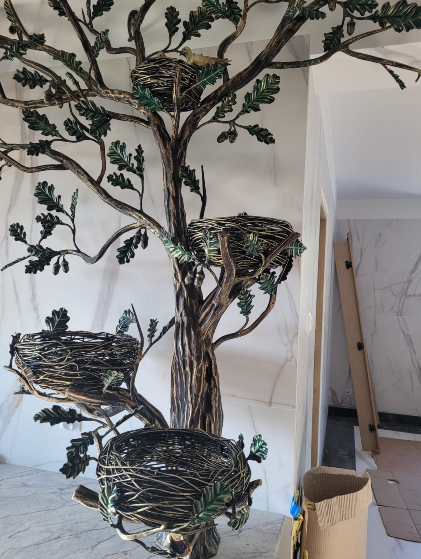 Schmiedeeiserner Eichen-Baum mit Nestern