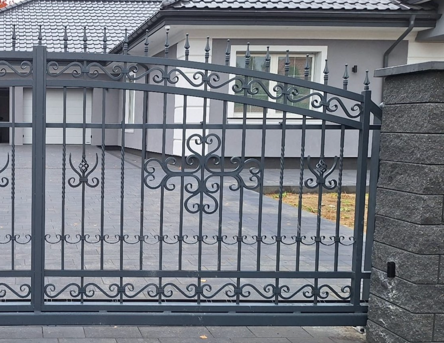 Doppelflügel Schmiedetor "Bremen" inkl. Pforte, 3 Pfosten & Zubehör