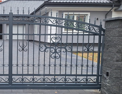 Doppelflügel Schmiedetor "Bremen" inkl. Pforte, 3 Pfosten & Zubehör