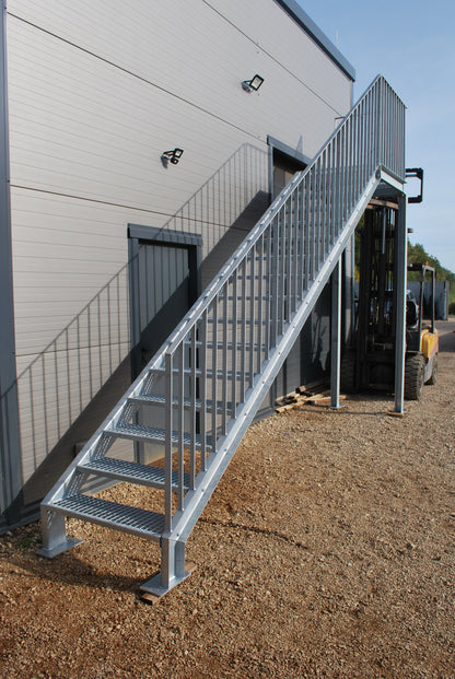 Feuertreppe mit Geländer 2,8m