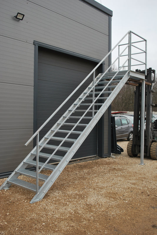 Feuertreppe mit Geländer 2,8m