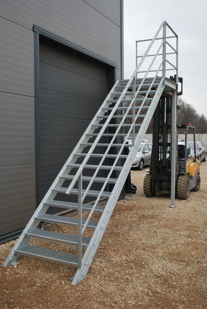 Feuertreppe mit Geländer 2,8m